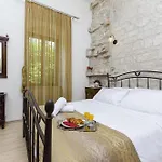Bed & Breakfast Palace Derossi 3*