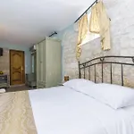 לינה וארוחת בוקר Palace Derossi טרוגיר