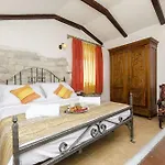 Bed & Breakfast Palace Derossi Trogir