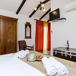 Palace Derossi 3*