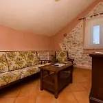 Palace Derossi לינה וארוחת בוקר טרוגיר