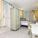 Palace Derossi 3* טרוגיר