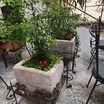 לינה וארוחת בוקר Palace Derossi 3*