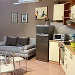 Palace Derossi לינה וארוחת בוקר טרוגיר