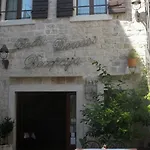 Palace Derossi לינה וארוחת בוקר טרוגיר