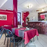 Palace Derossi לינה וארוחת בוקר טרוגיר