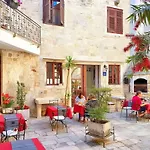Palace Derossi Bed & Breakfast 3*