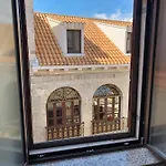 לינה וארוחת בוקר Palace Derossi טרוגיר