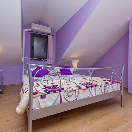 Bed & Breakfast Palace Derossi