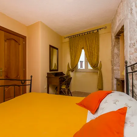 Bed & Breakfast Palace Derossi