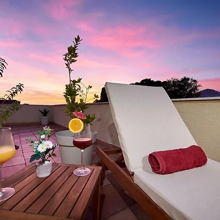 Palace Derossi 3* Trogir