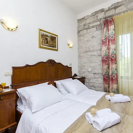 Bed & Breakfast Palace Derossi