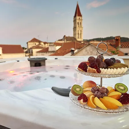 Bed & Breakfast Palace Derossi Trogir