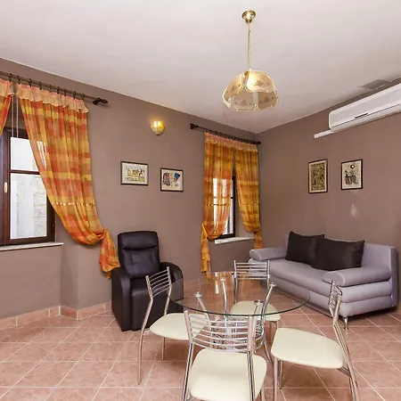 Palace Derossi Bed and Breakfast Τρογκίρ
