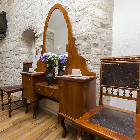 Oda ve Kahvaltı Palace Derossi