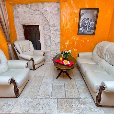 Palace Derossi 3* Trogir