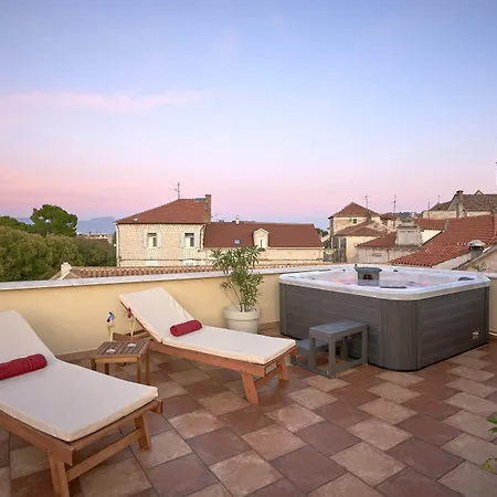 Bed & Breakfast Palace Derossi Trogir
