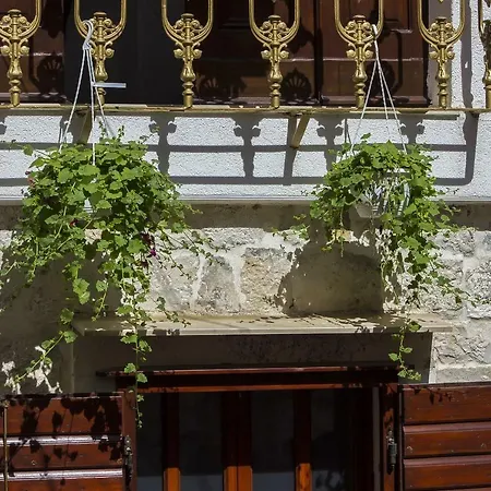 Palace Derossi Trogir