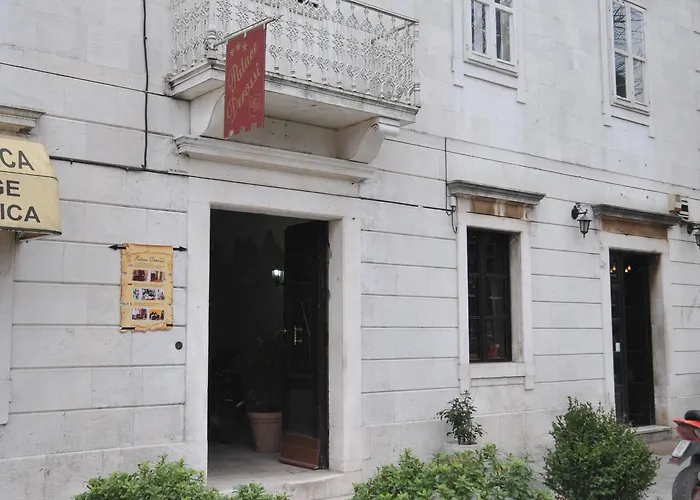 Palace Derossi 3*