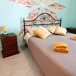 Palace Derossi Bed & Breakfast 3*
