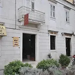 Palace Derossi 3*
