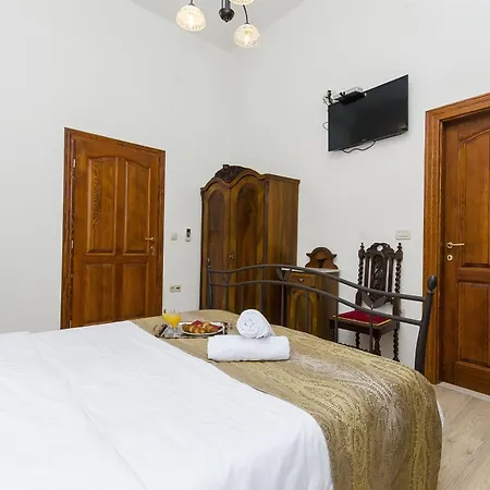 Palace Derossi 3* Trogir