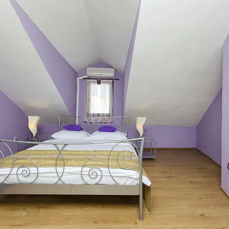 Bed & Breakfast Palace Derossi Trogir