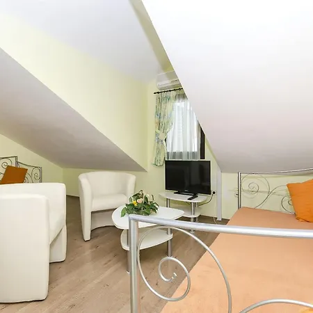 Palace Derossi Bed & Breakfast 3*