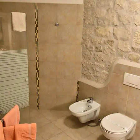 Palace Derossi 3* Trogir