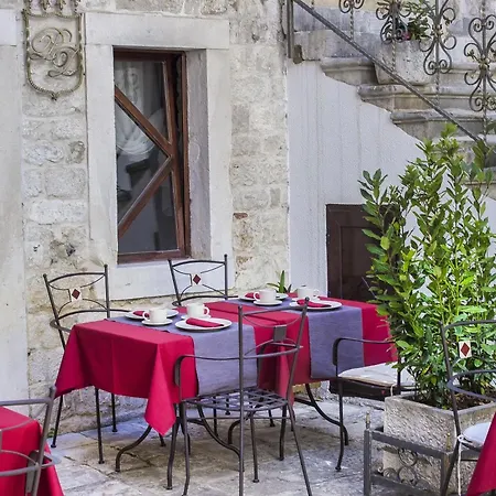 Palace Derossi Bed & Breakfast Trogir