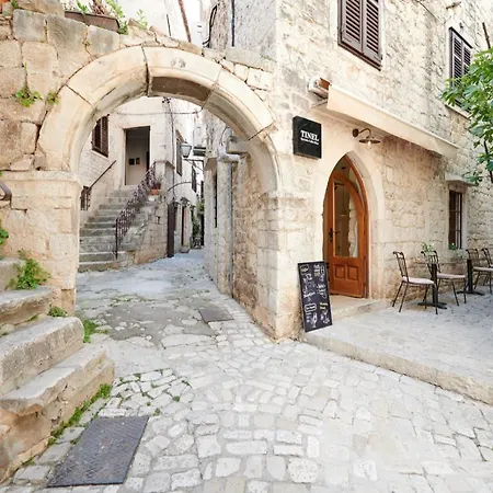 Bed & Breakfast Palace Derossi