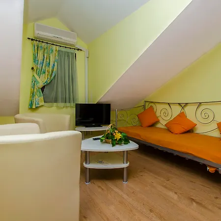 Palace Derossi Trogir