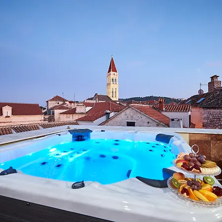 Palace Derossi Bed & Breakfast 3*