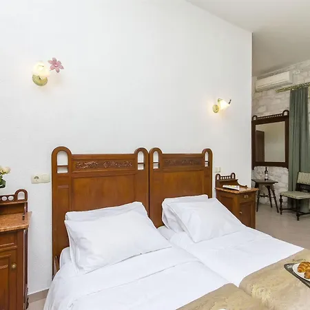Palace Derossi Couette-café 3*