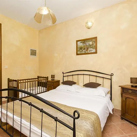 Couette-café Palace Derossi 3*