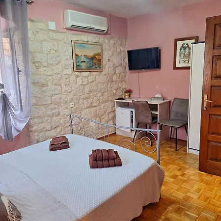 Palace Derossi Bed & Breakfast Trogir