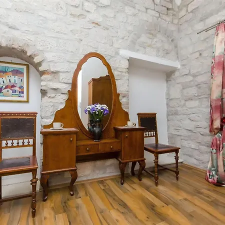 Palace Derossi Bed & Breakfast