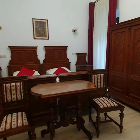 Palace Derossi Bed & Breakfast