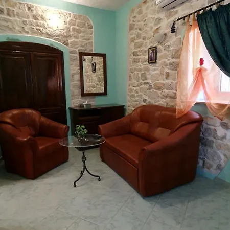 Palace Derossi Trogir