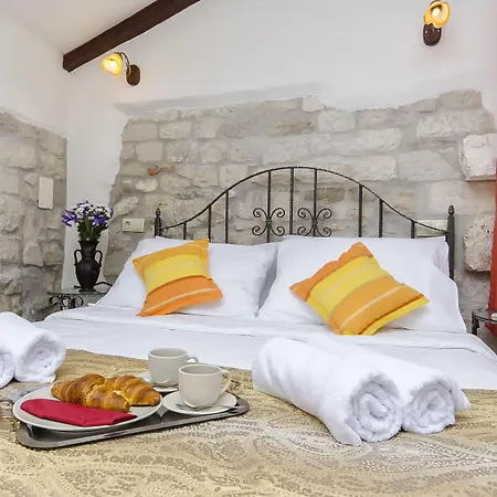 Bed & Breakfast Palace Derossi 3*