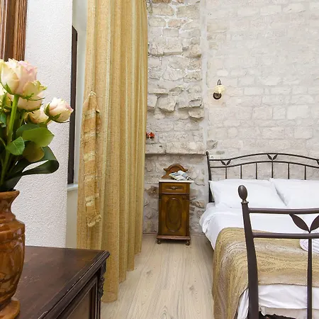 Palace Derossi Bed & Breakfast 3*