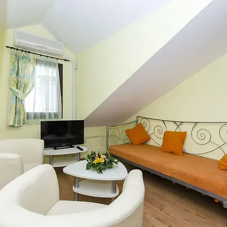 Palace Derossi Bed & Breakfast 3*