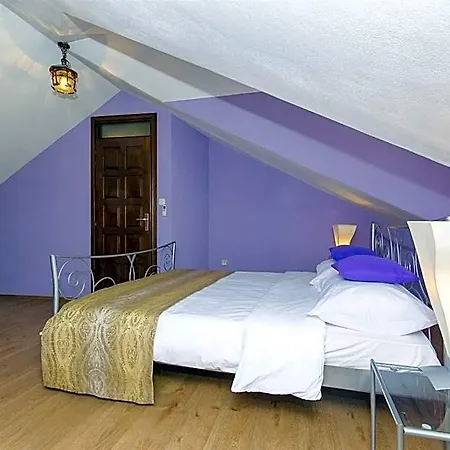 팰리스 데로시 B&B