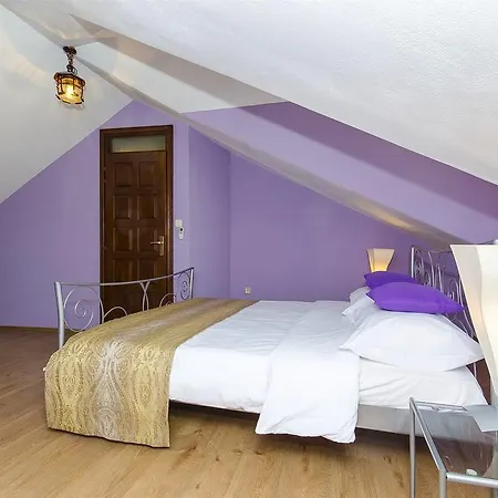 Bed & Breakfast Palace Derossi Trogir