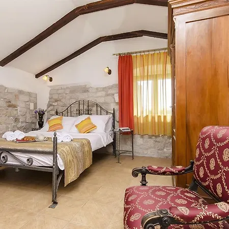 Palace Derossi Couette-café 3*