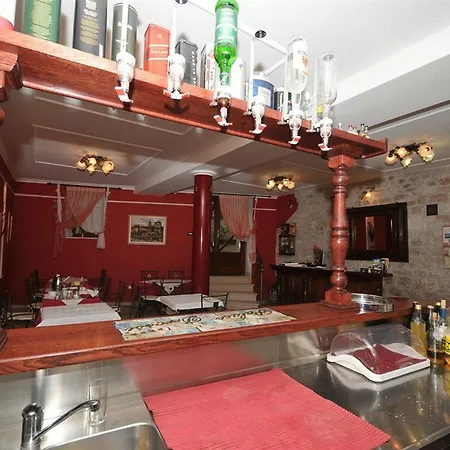 Couette-café Palace Derossi 3*