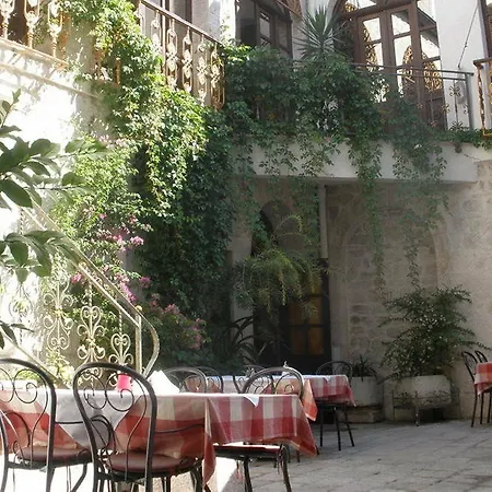 Bed & Breakfast Palace Derossi Trogir