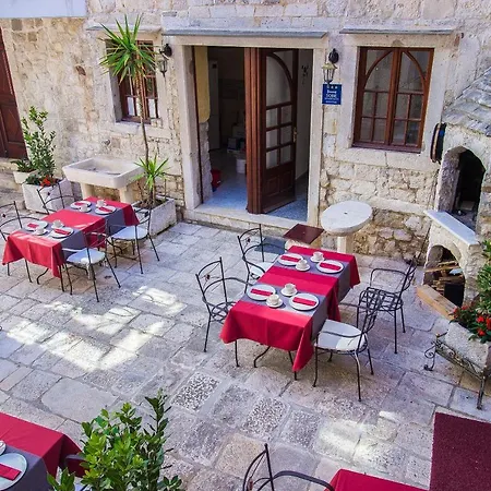 Palace Derossi 4* Trogir