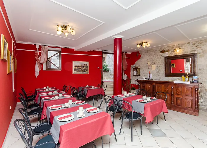 Palace Derossi 3* Trogir