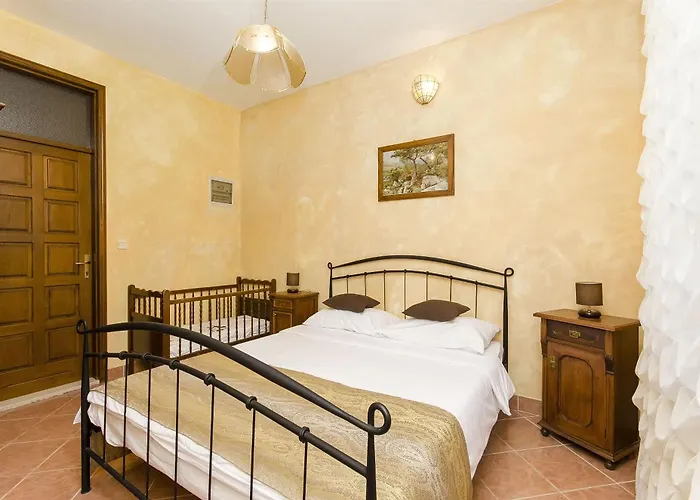 Bed & Breakfast Palace Derossi 3*